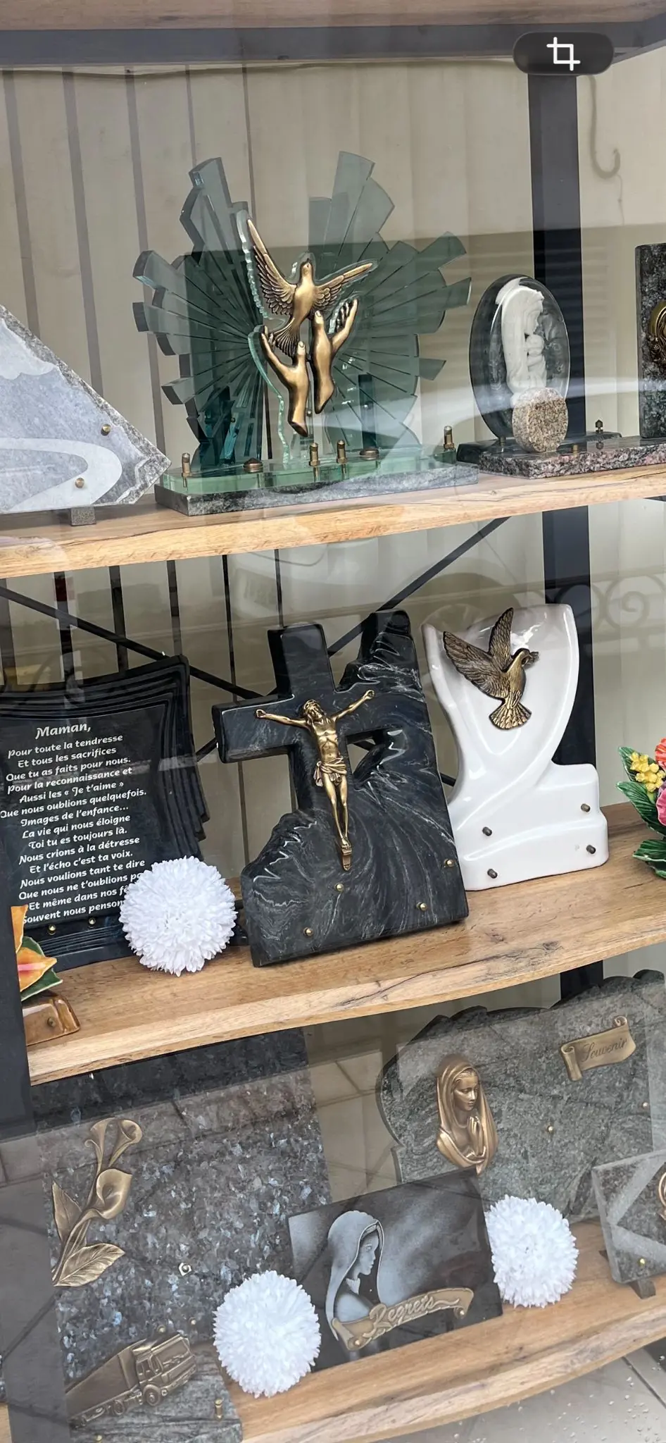 Vitrine Pompes Funèbres Chrysanthème